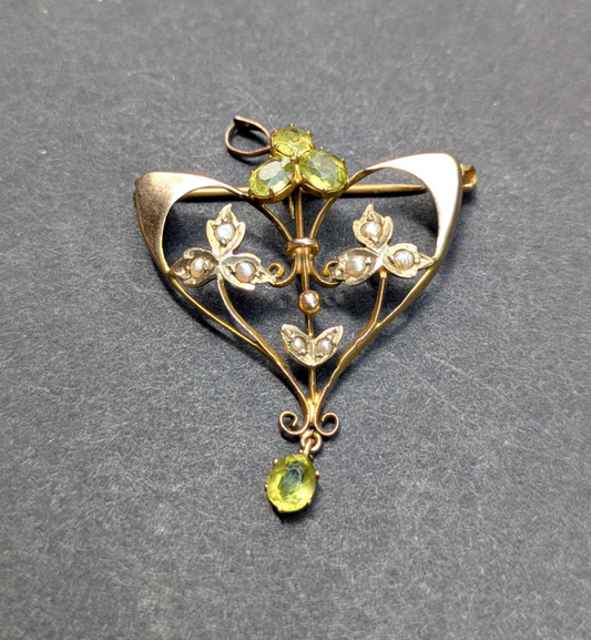 Art Nouveau 15kt Peridot and Seed Pearl Pendant/Brooch