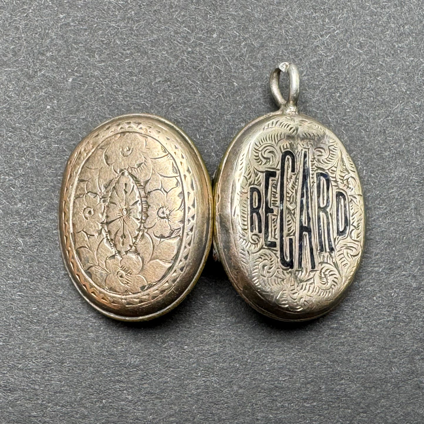 9k Victorian Regards Locket with Front and Back Engraving