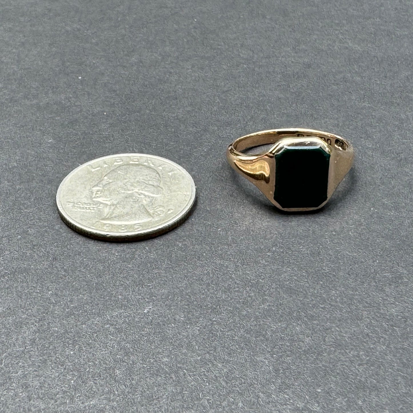 9k 1910 English Rectangular Bloodstone Signet Ring
