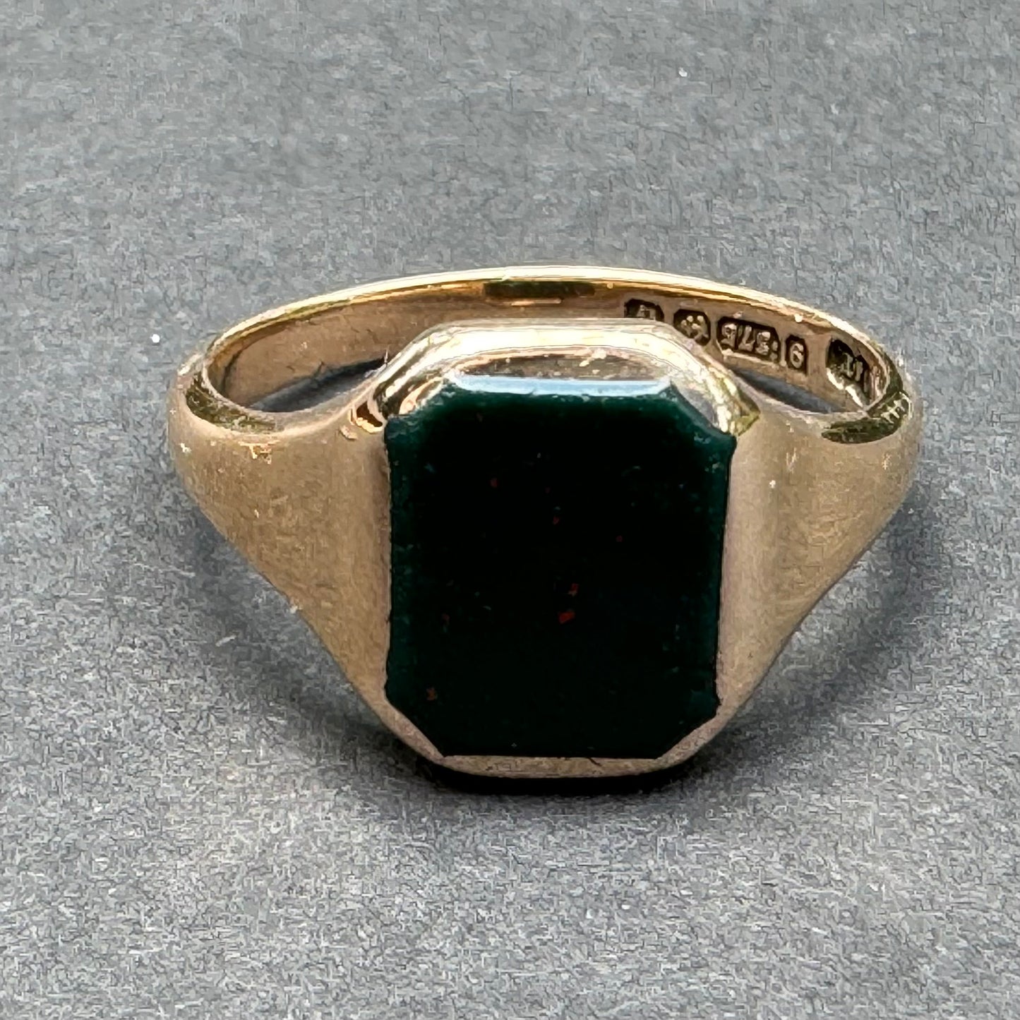 9k 1910 English Rectangular Bloodstone Signet Ring