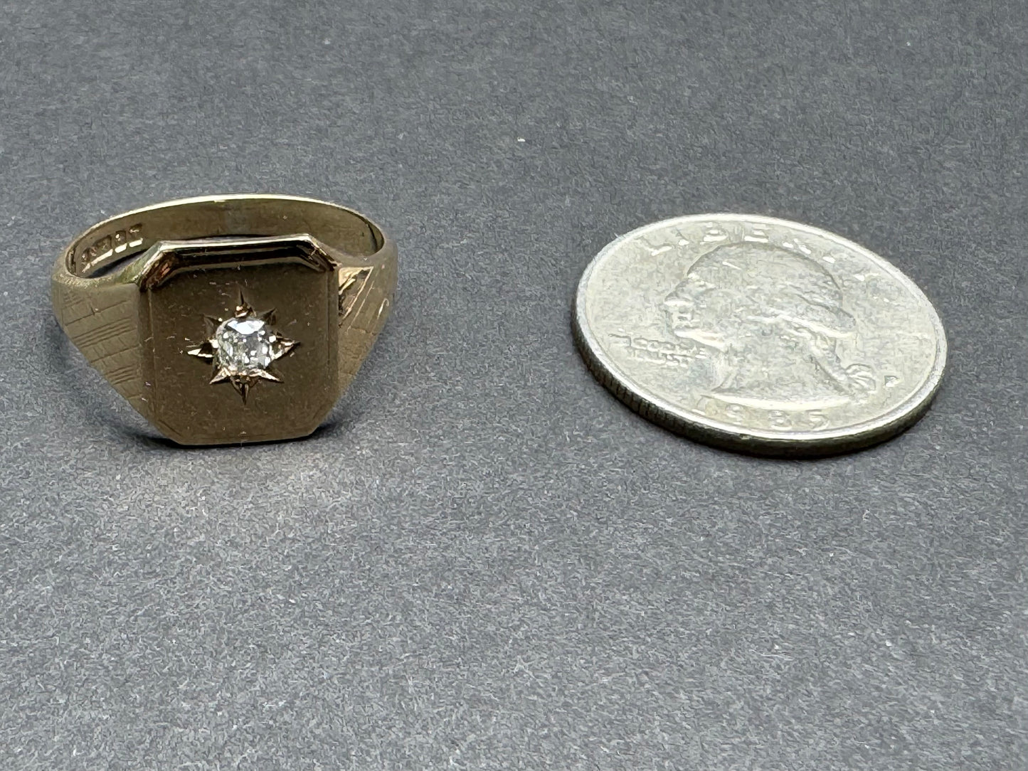 9k English Edwardian Signet Ring with Plaid Engraving