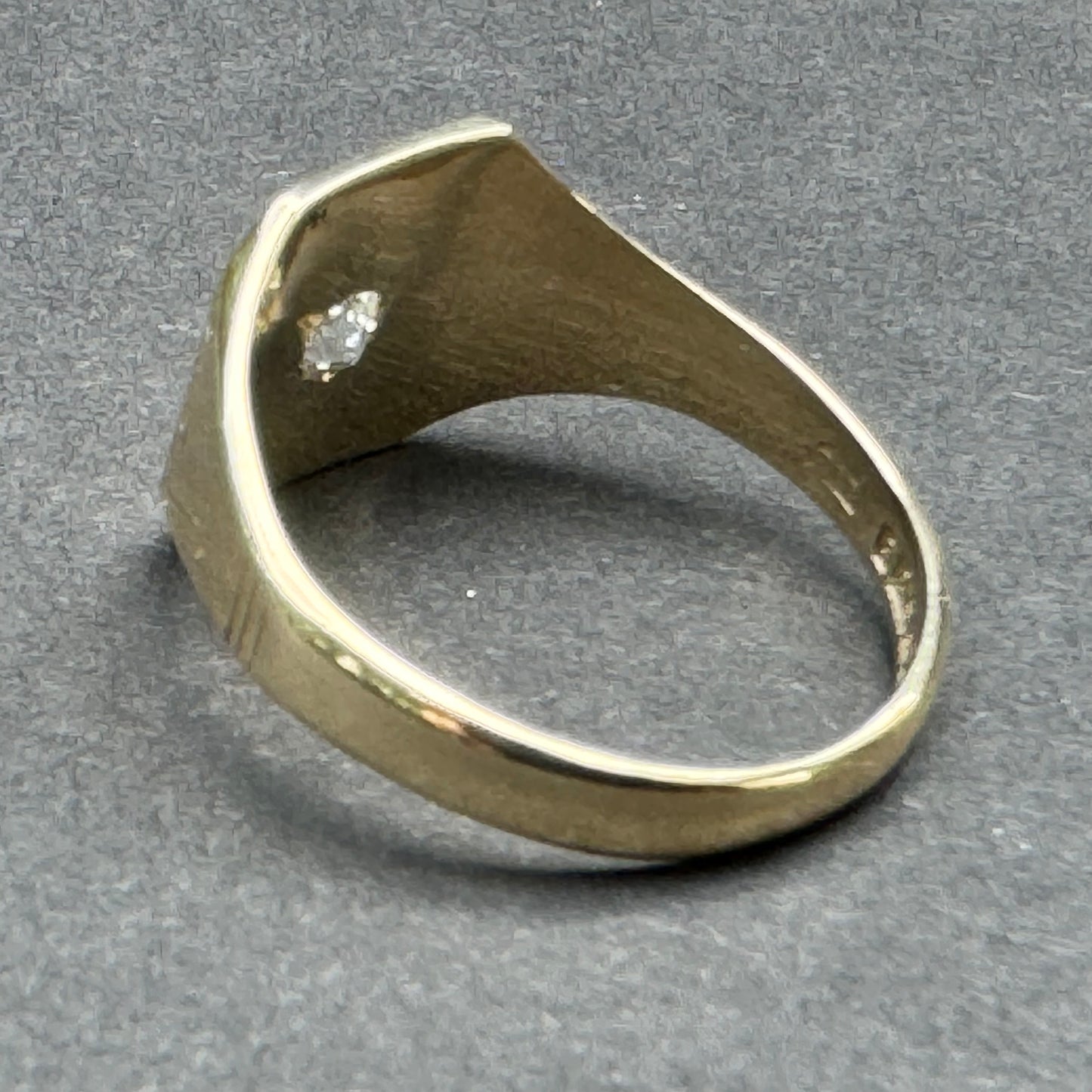 9k English Edwardian Signet Ring with Plaid Engraving