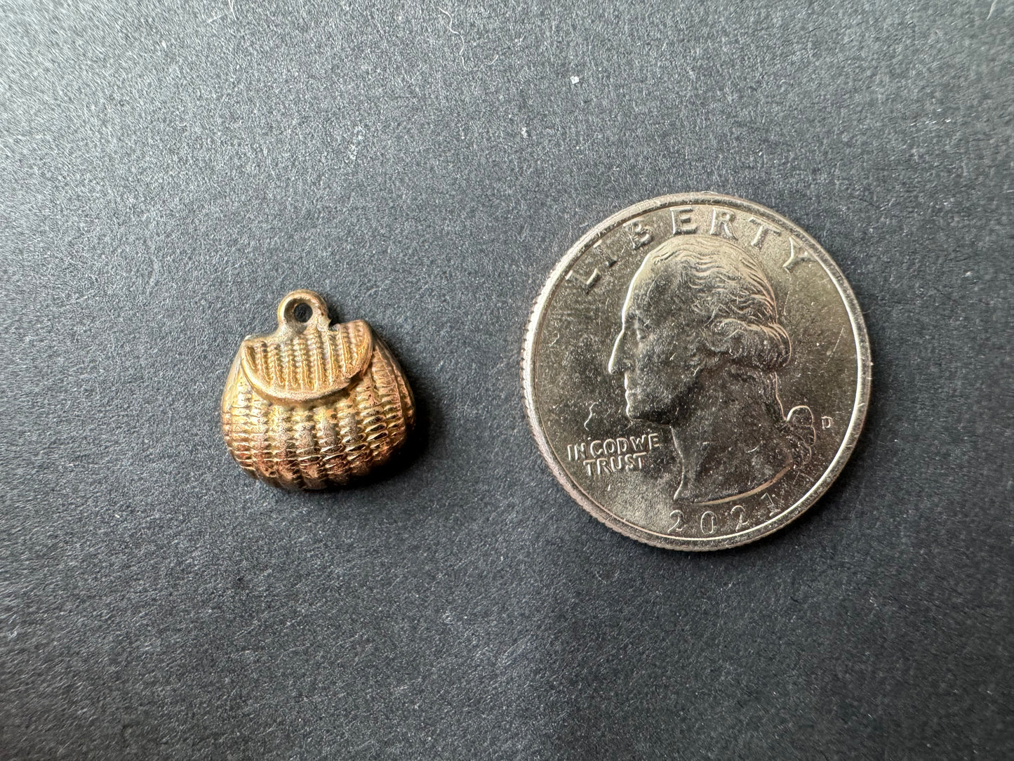 9k Woven Purse/ Fishing basket Charm