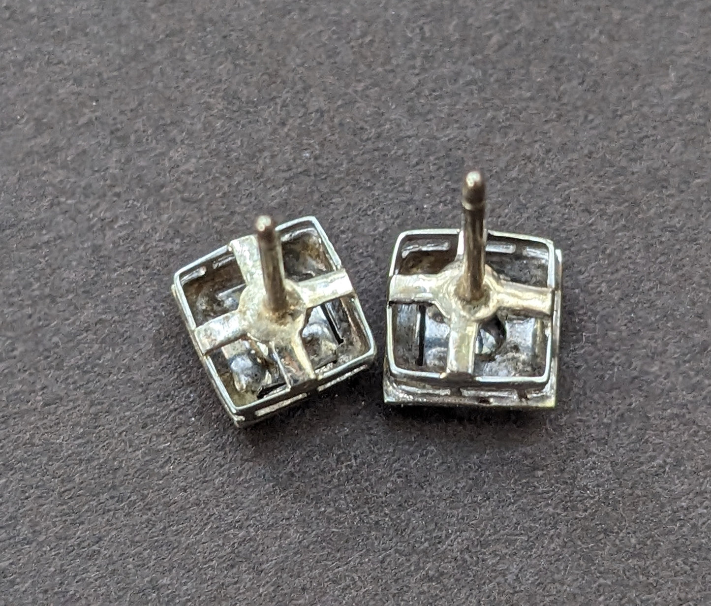 Square mounted round Diamond stud earrings