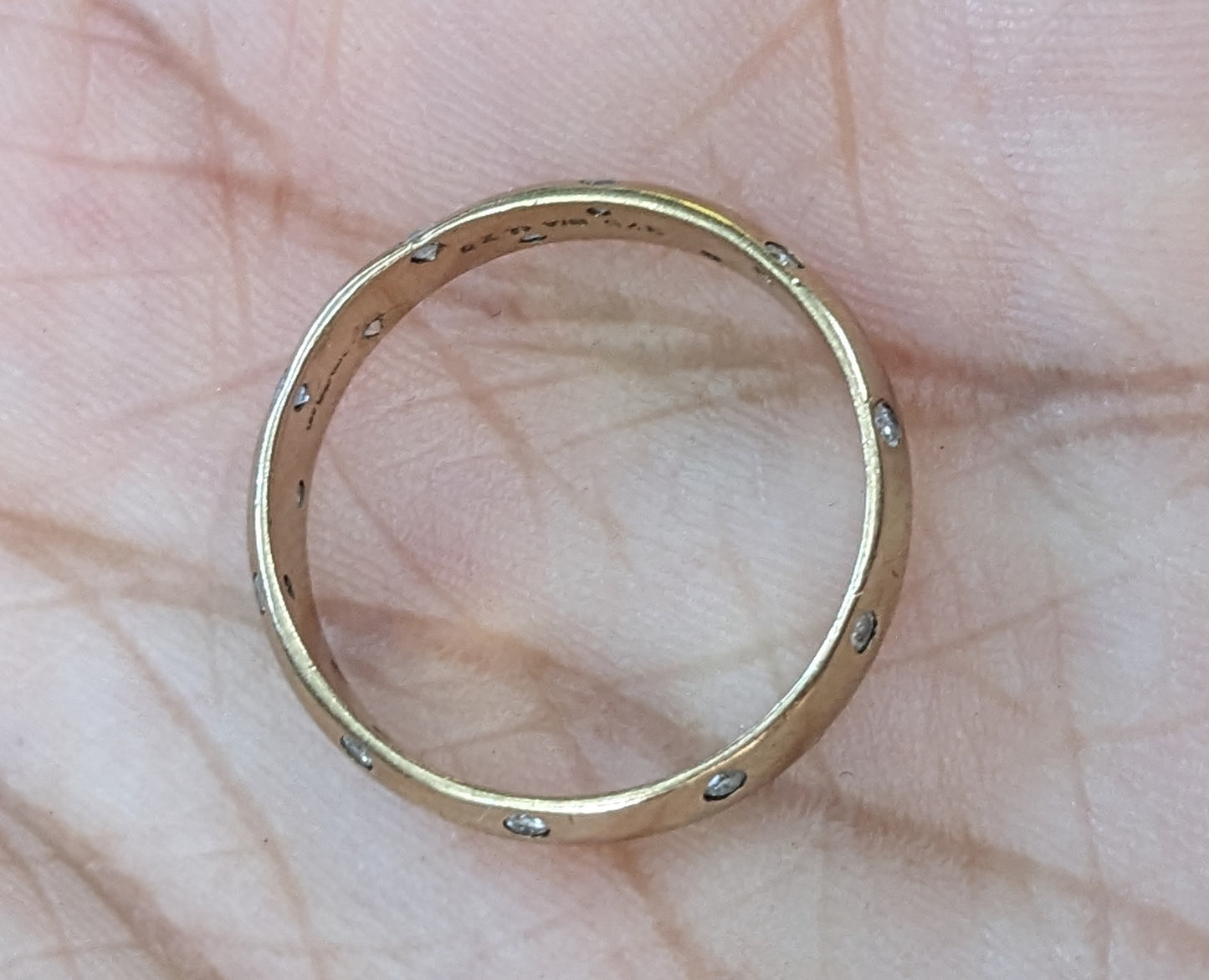 9kt Yellow Gold Diamond Dot Band (