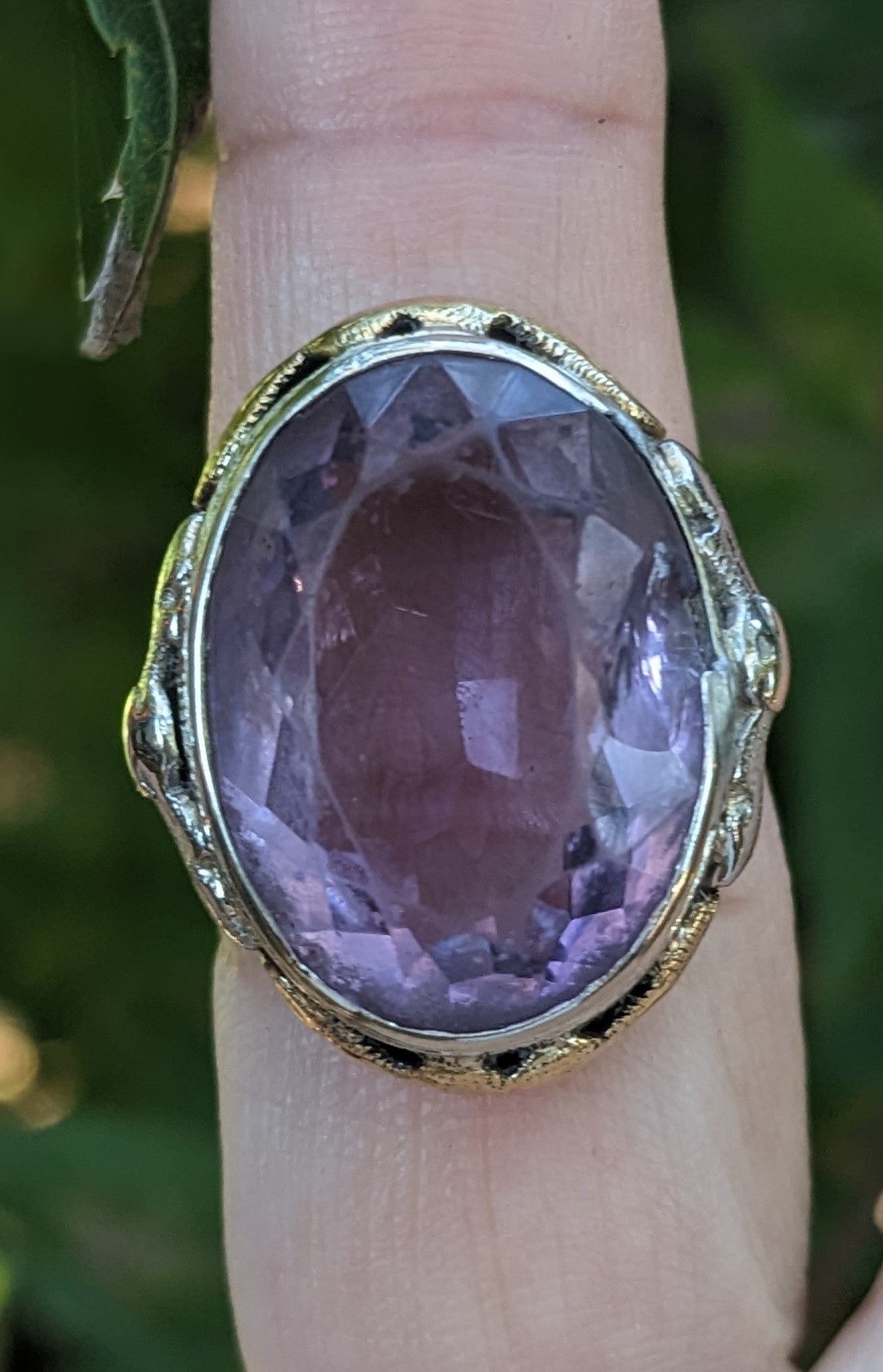 14Kt floral ring with large Amethyst