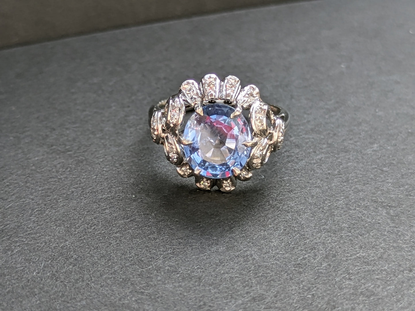 Natural untreated (GIA) Ceylon sapphire platinum and diamond ring