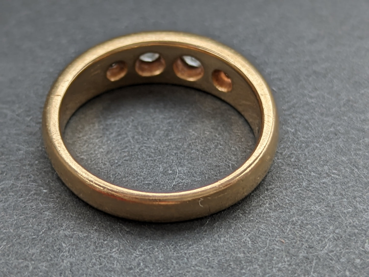 18K fresh flush set diamond ring