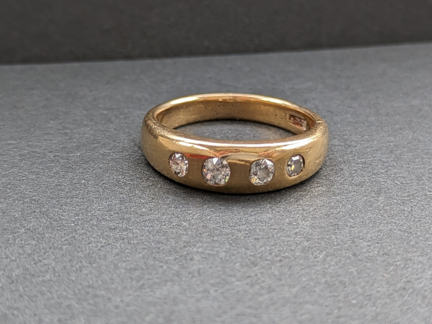 18K fresh flush set diamond ring