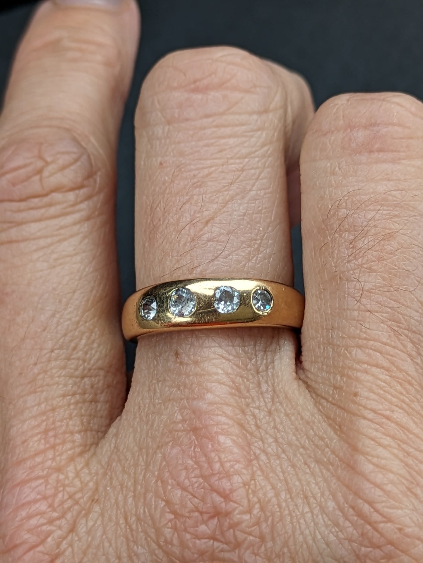 18K fresh flush set diamond ring