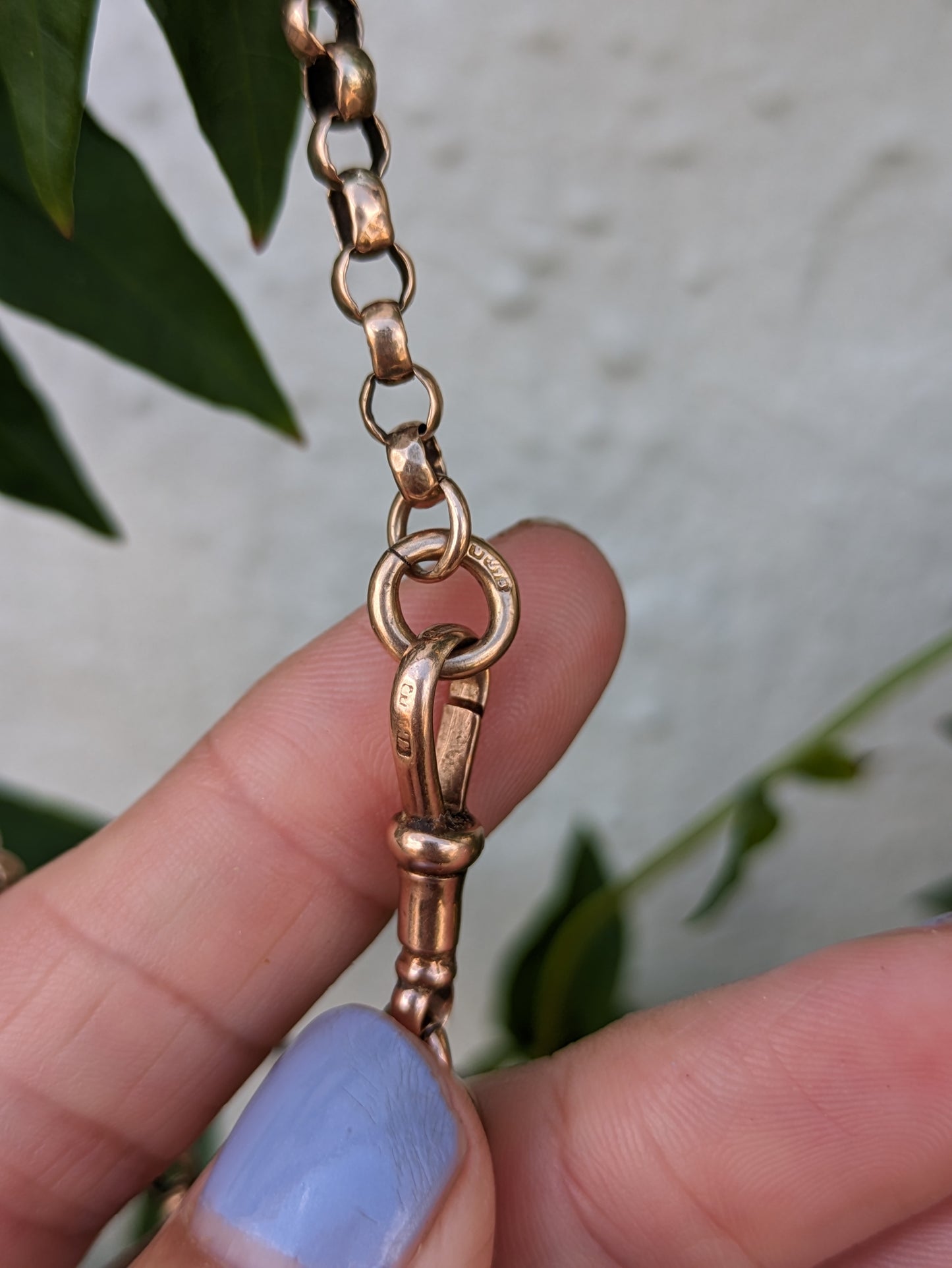 9k Victorian faceted Albert with dog clip