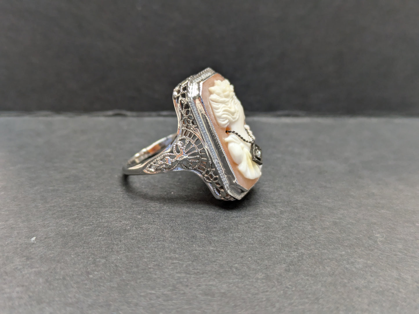 Edwardian White Gold Filigree Cameo Ring with Diamond