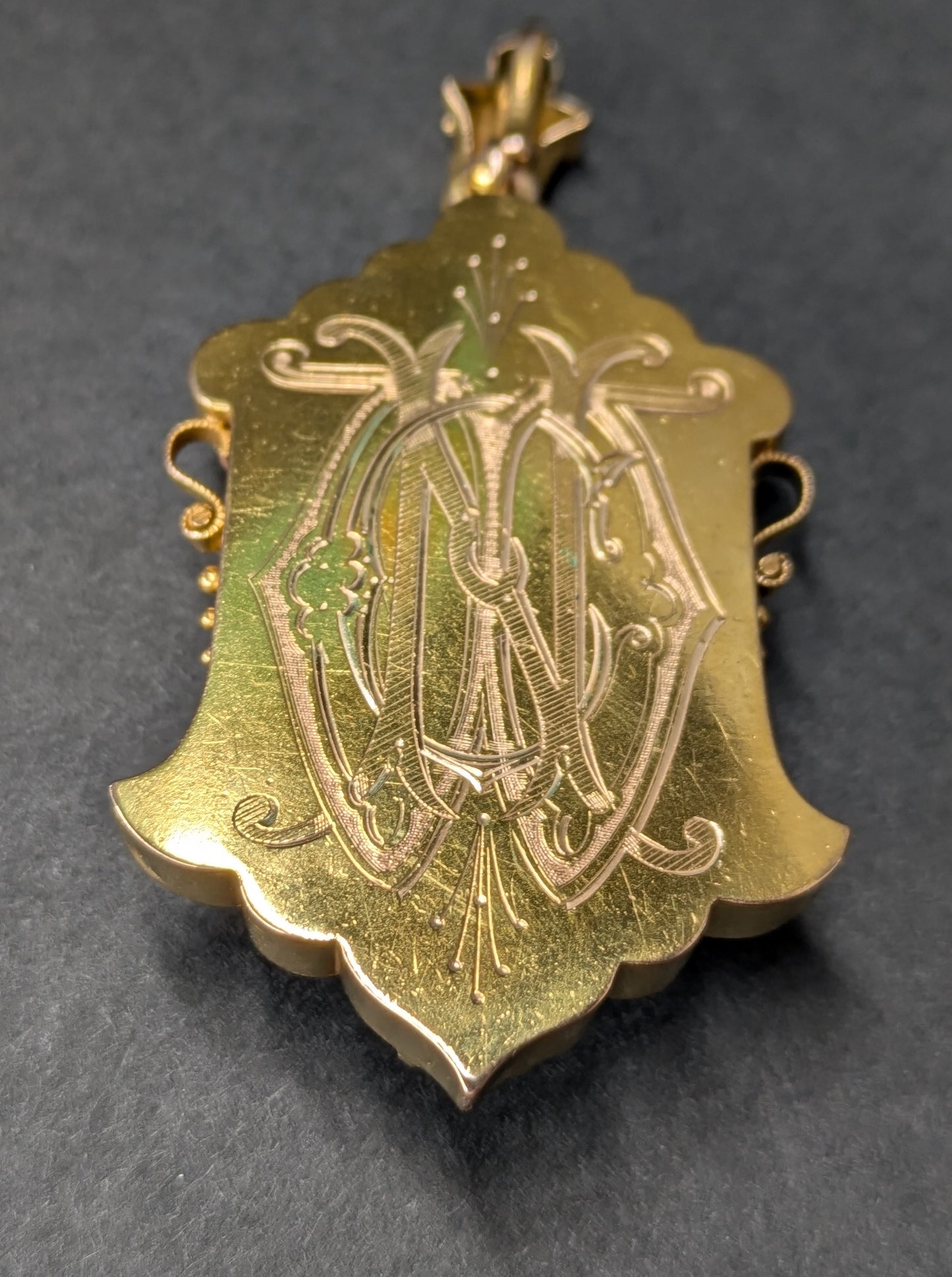 Antique American Locket with pearl "Wheat" Center