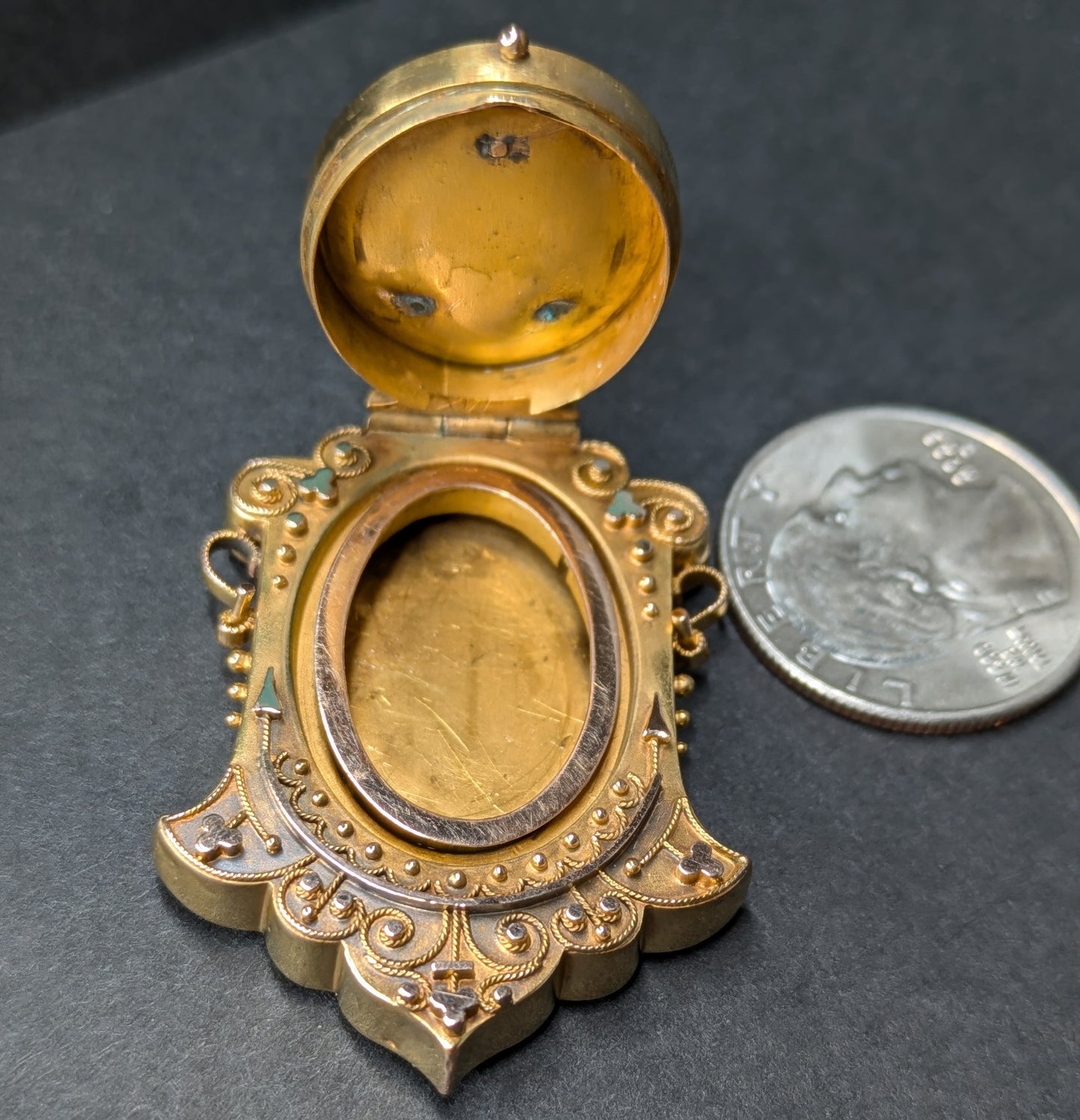 Antique American Locket with pearl "Wheat" Center