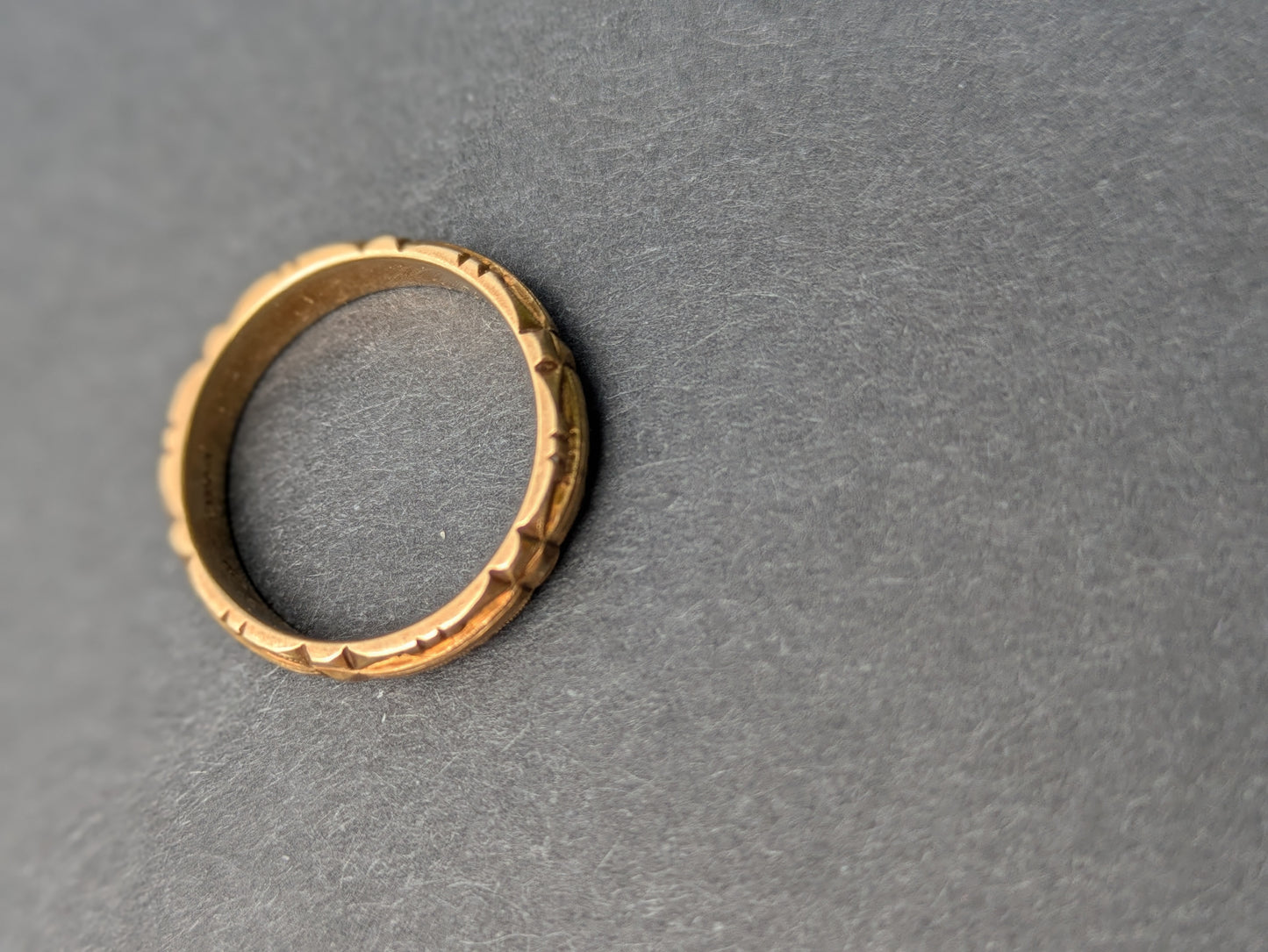14k 1957 Wedding Band with Scallop Details