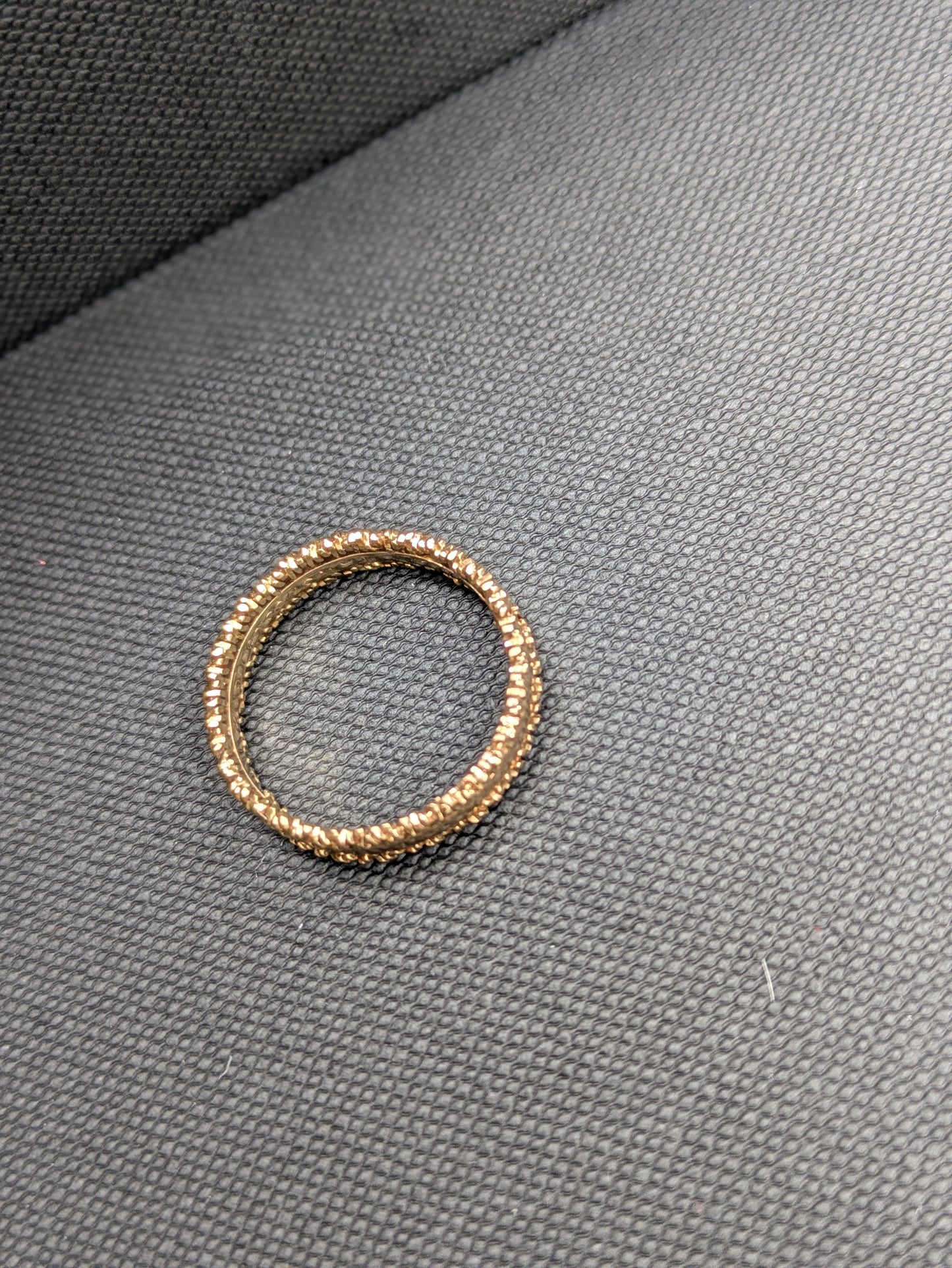 14kt Band with Ruffle Edging