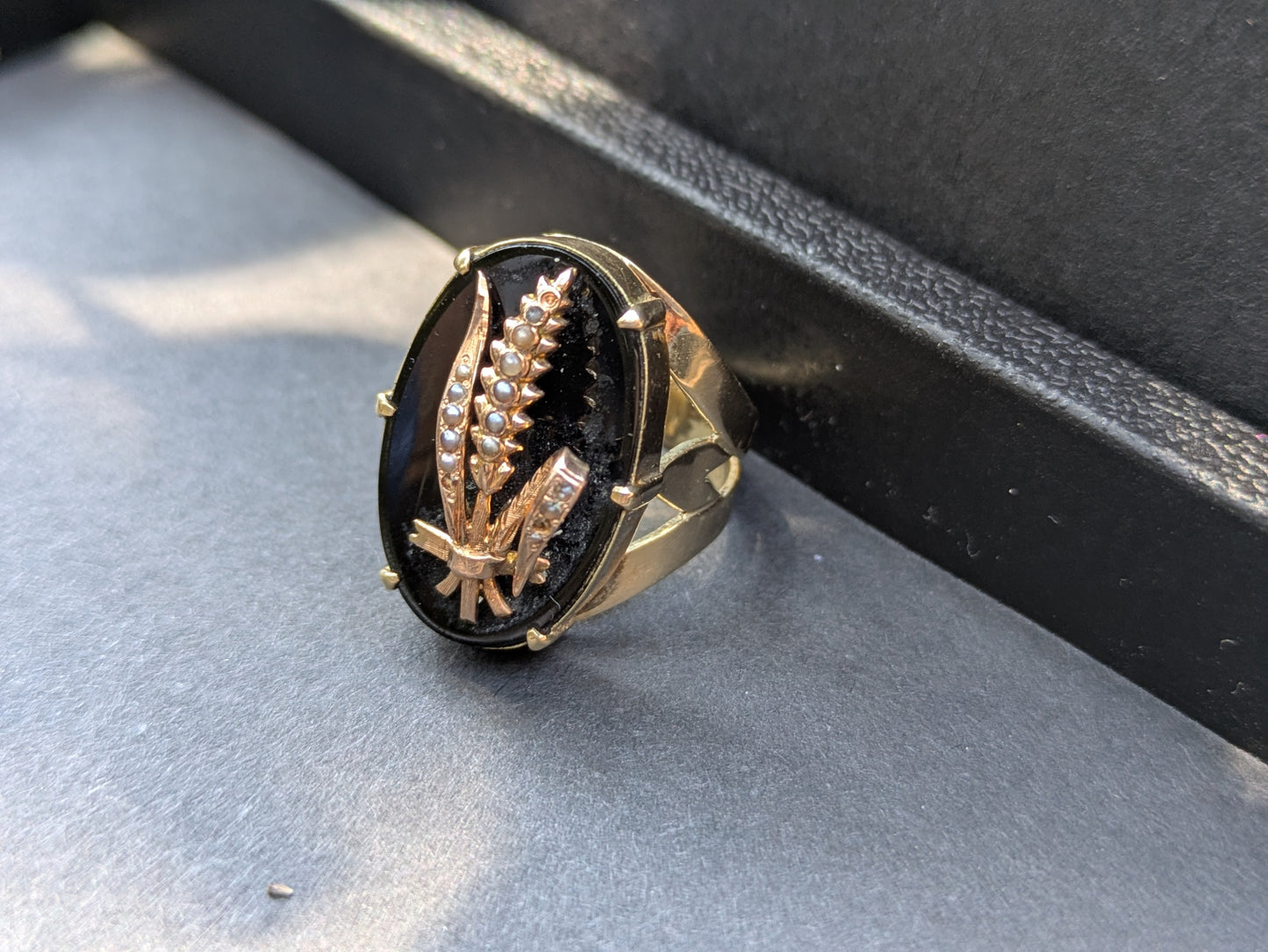 14k Onyx Wheat Shaft Ring with Pearl