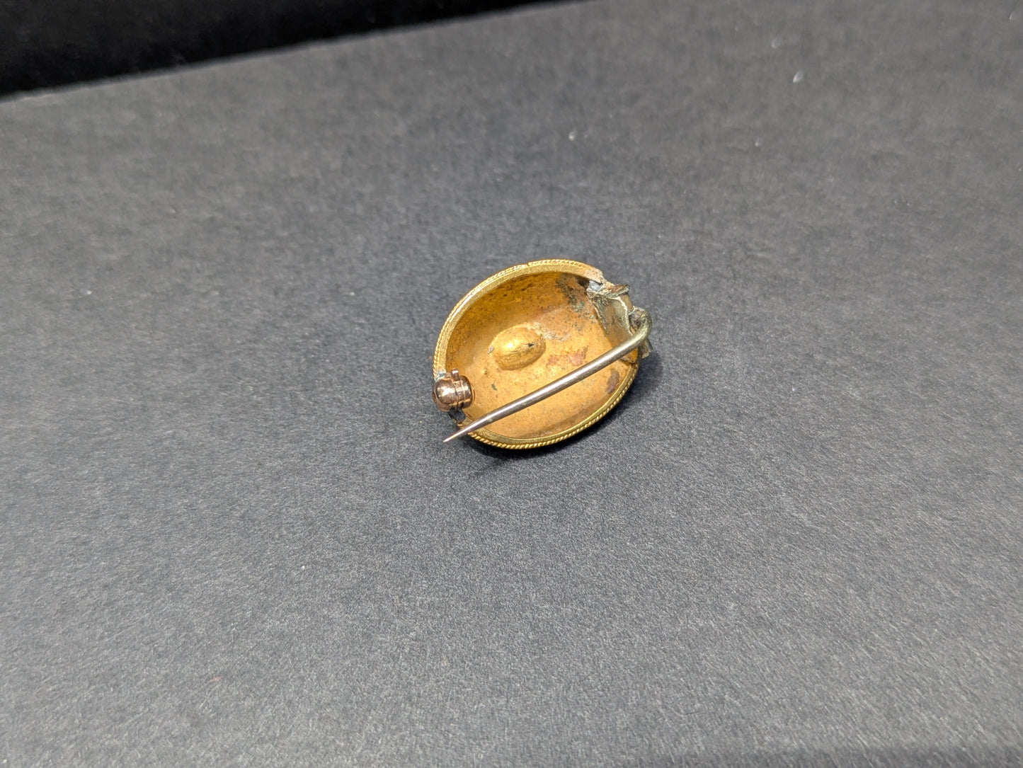 18k Etruscan Revival Brooch set with Amethyst