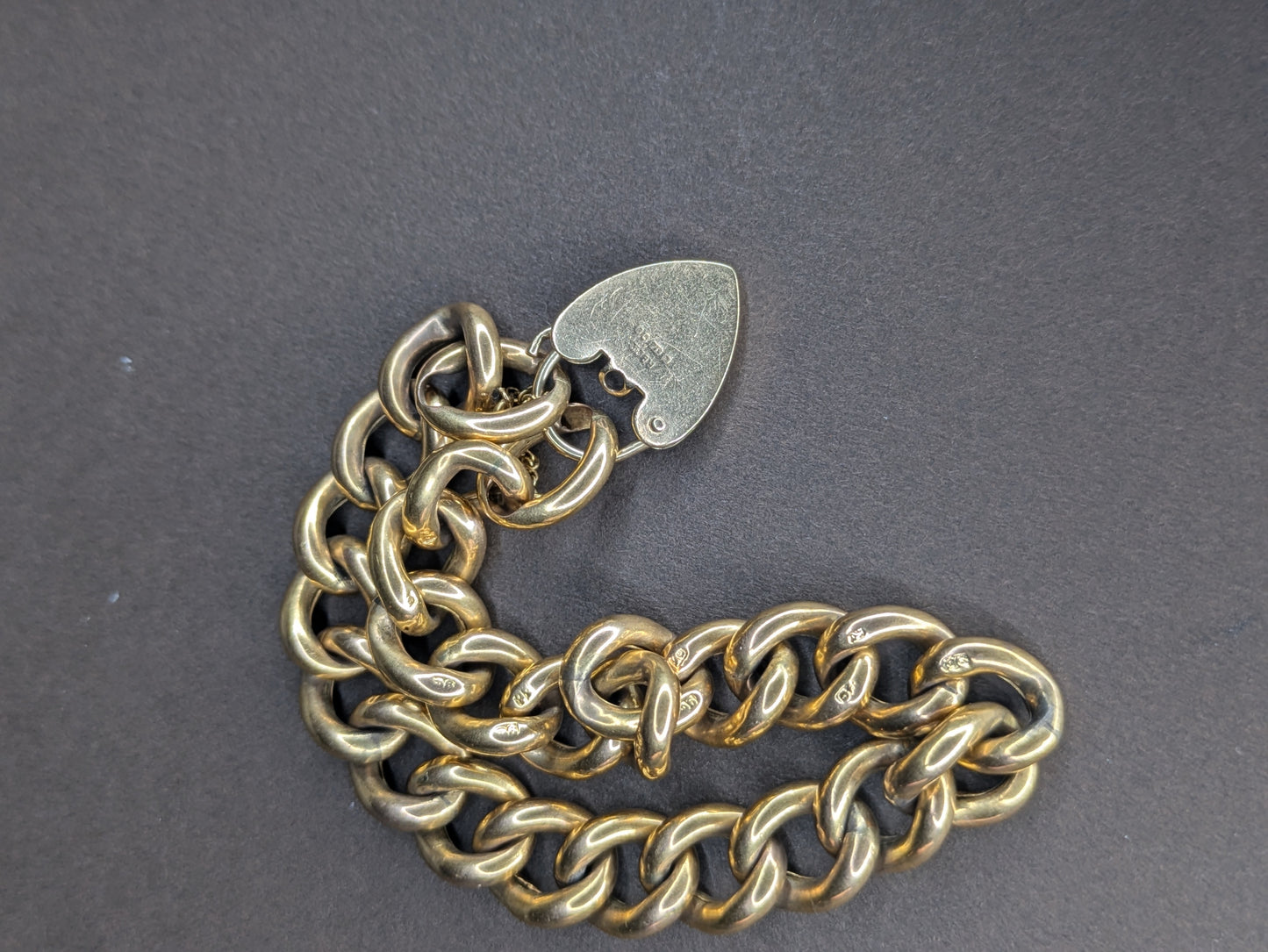 9k Yellow Gold Curb Chain Heart Lock Bracelet
