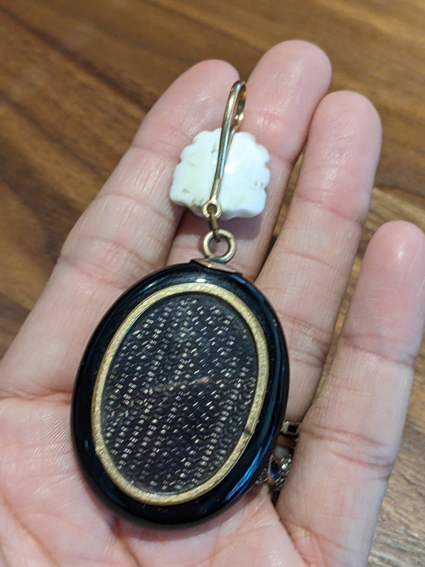 Coral cameo locket with carved shell top