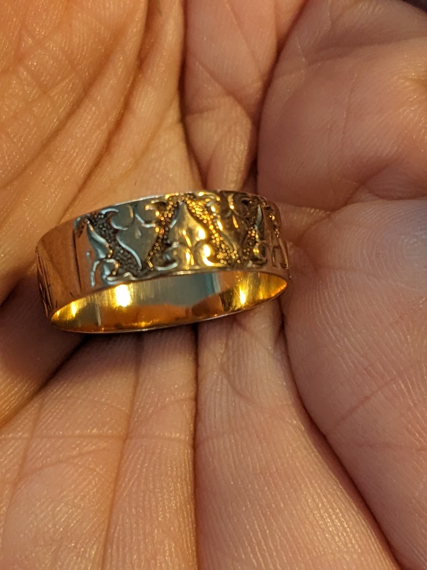 Victorian era 14k cigar band leaf pattern