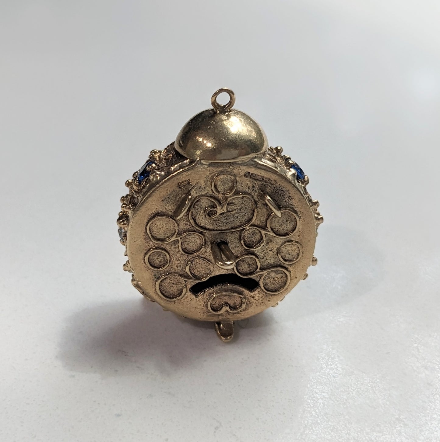 9k Moving Hand Clock Pendant