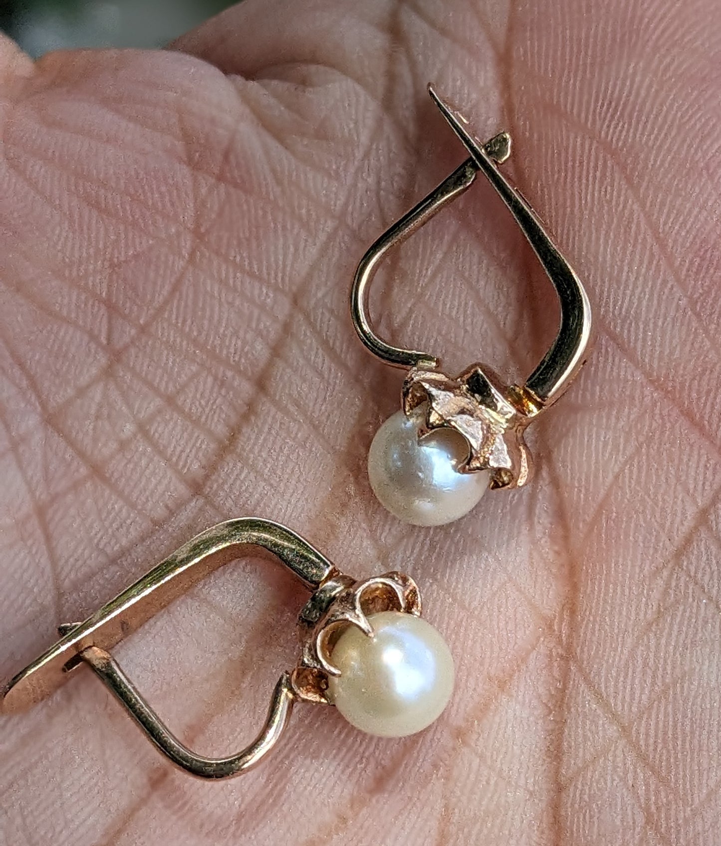 Eastern European Pearl ruffle earrings, leverback
