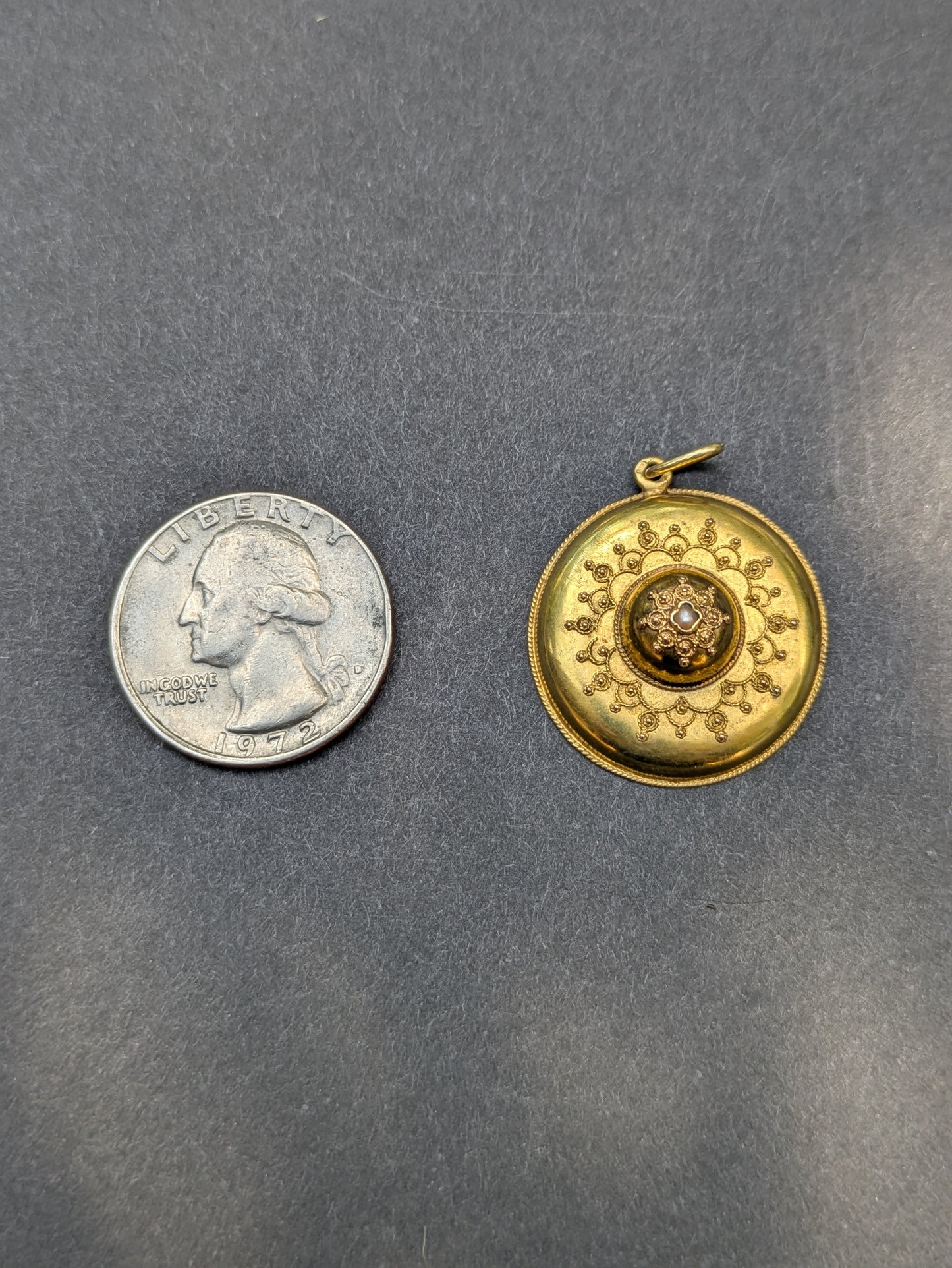 14kt Chantile Disk Gold Pendant