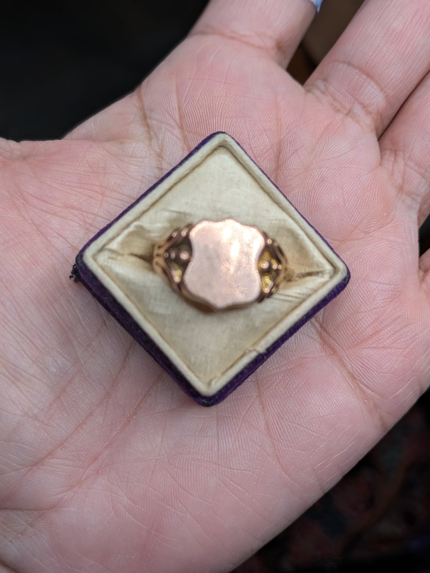 9Kt English, Late Victorian Unmonogrammed signet ring rose gold