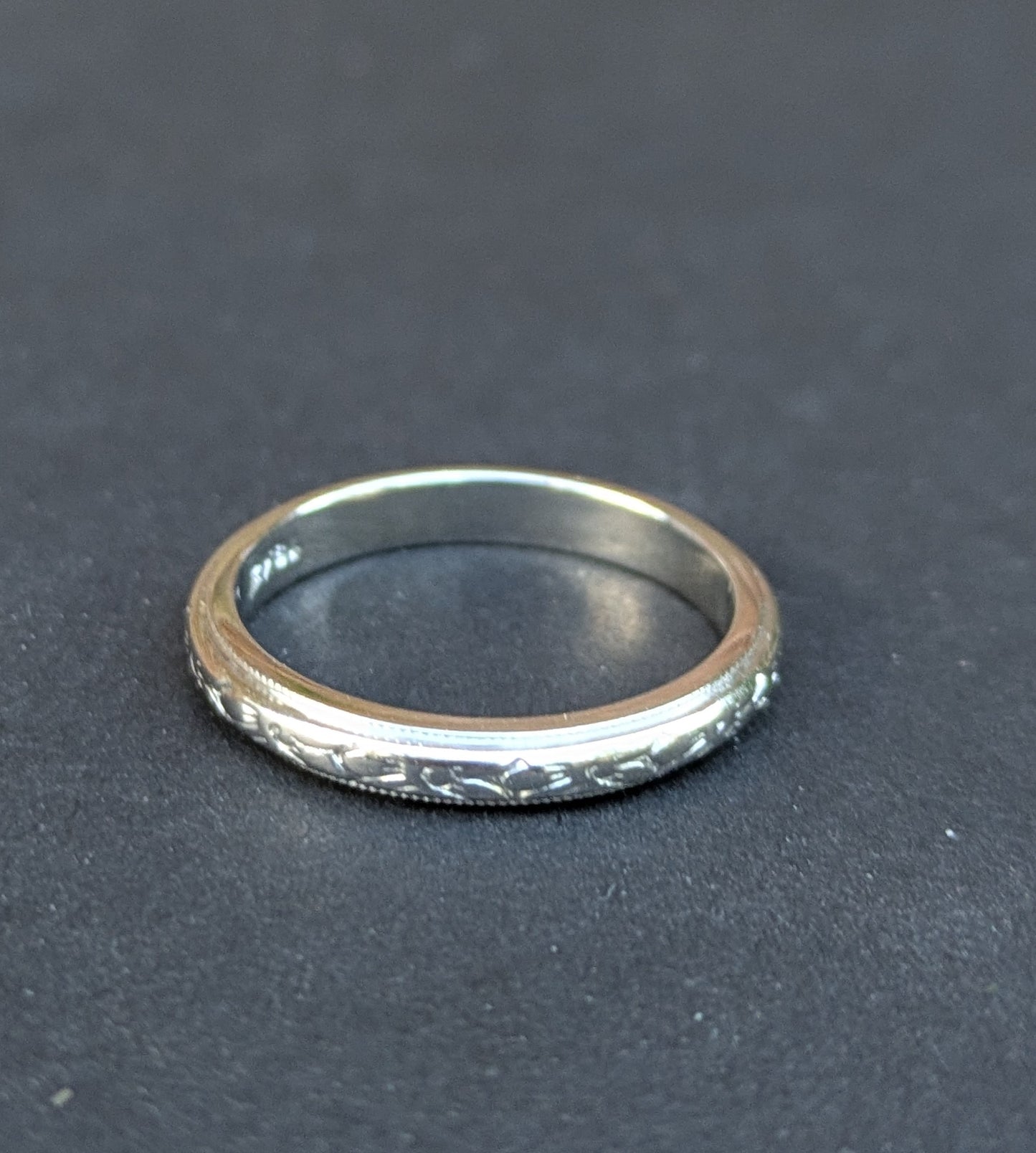 18k Coin Edge Engraved White Gold Band