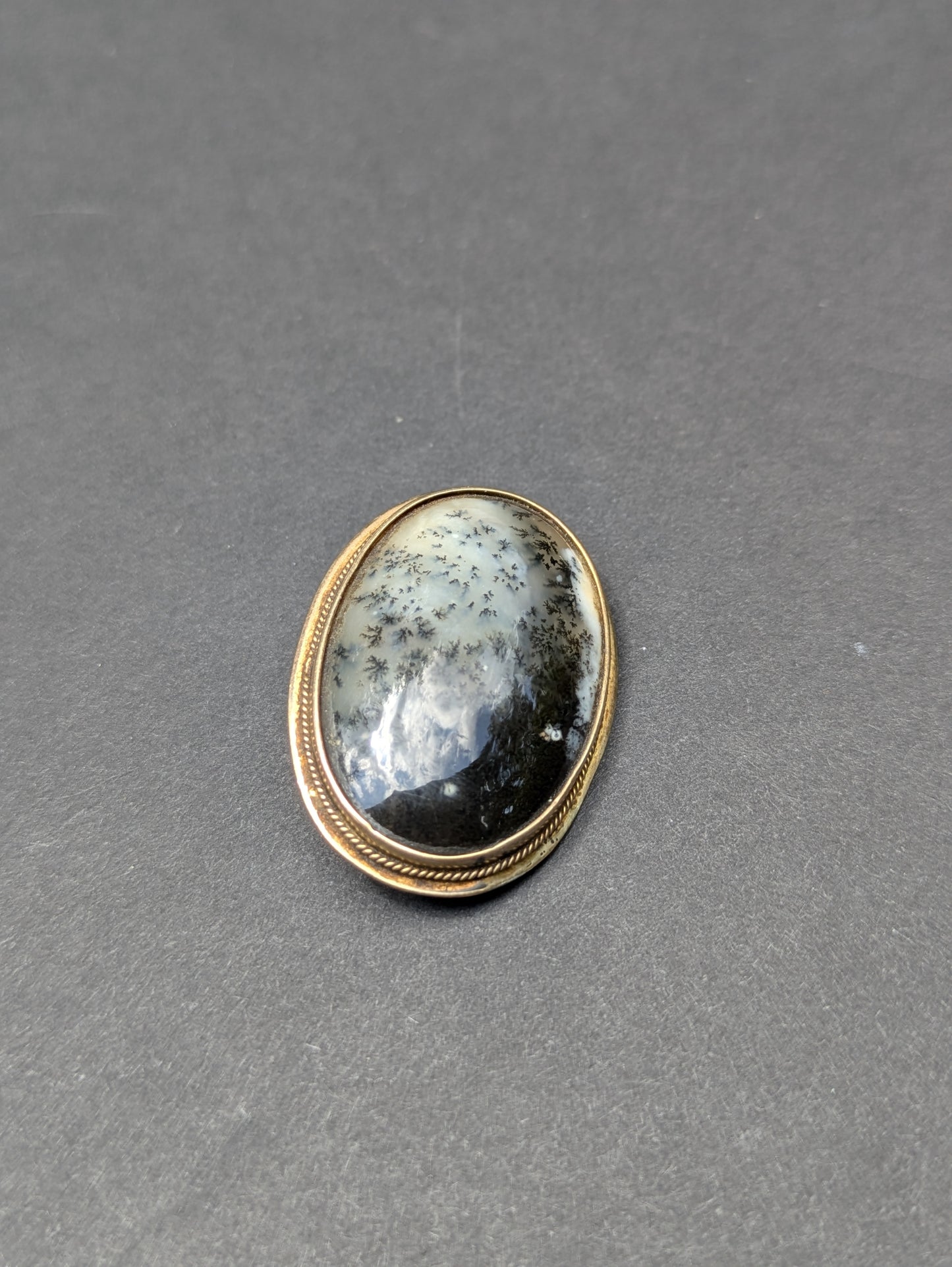 14kt Framed Agate Brooch