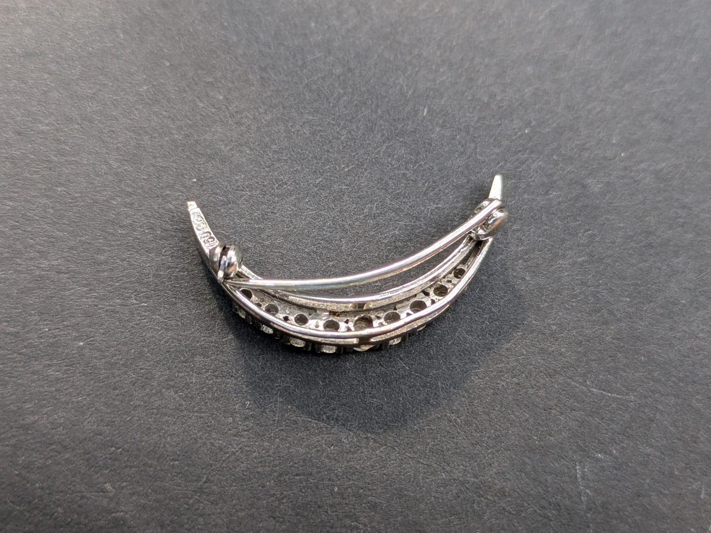 18kt White Gold Crecent Brooch