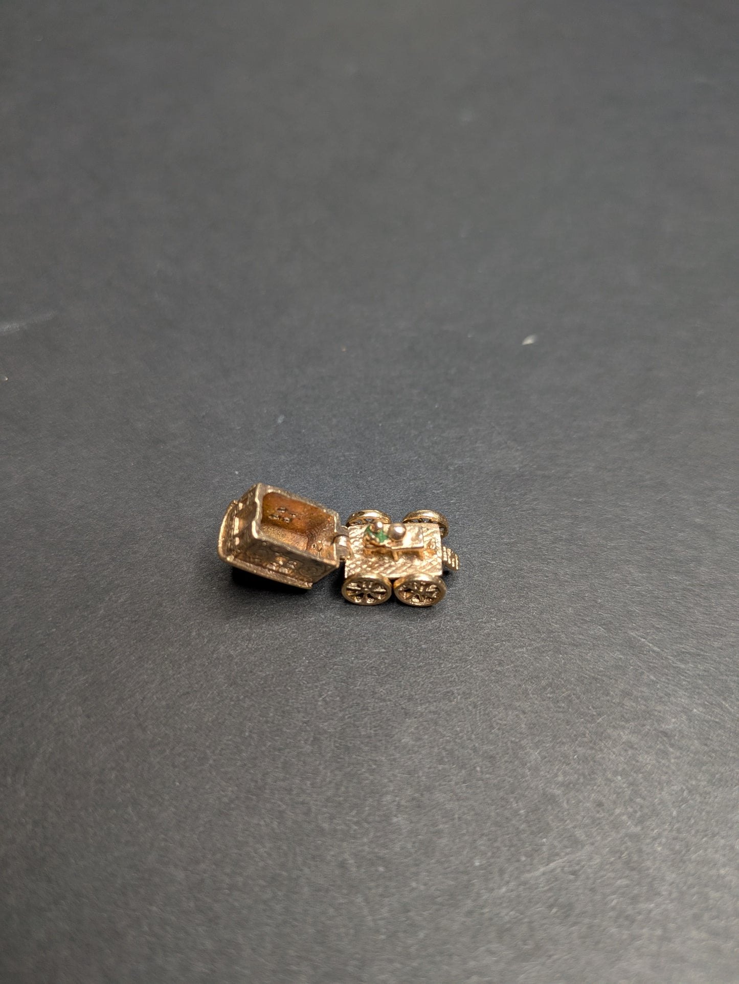 14kt Movable Charm Wagon Which Opens to Women at Table