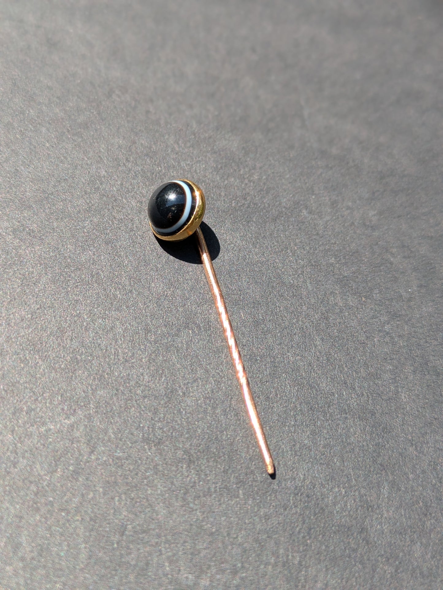 18kt French Cravat Pin with Bull's Eye Agate