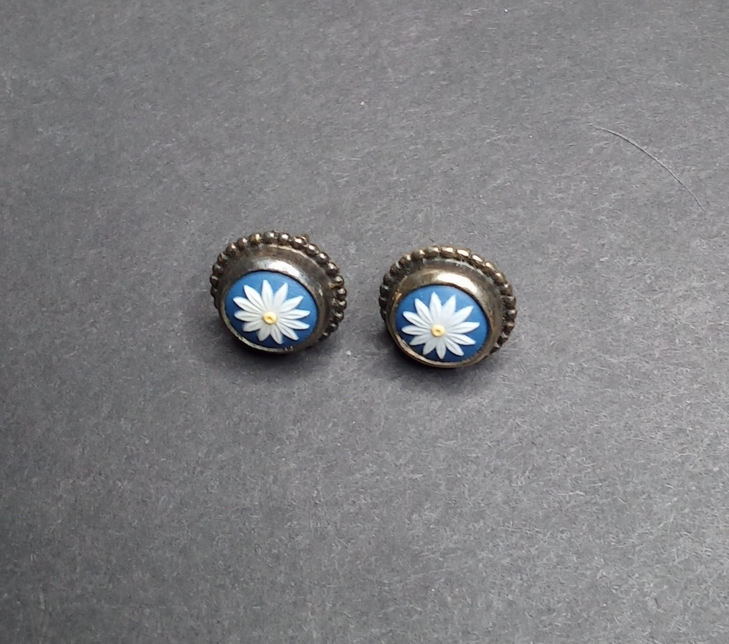 Sterling Wedgewood Daisy Earrings