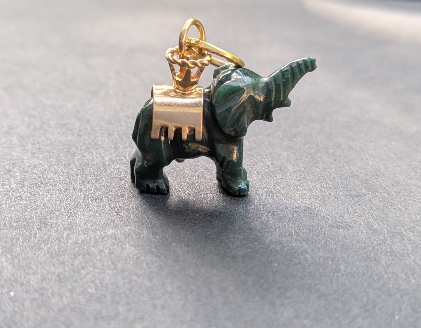 18kt Carved Elephant Charm