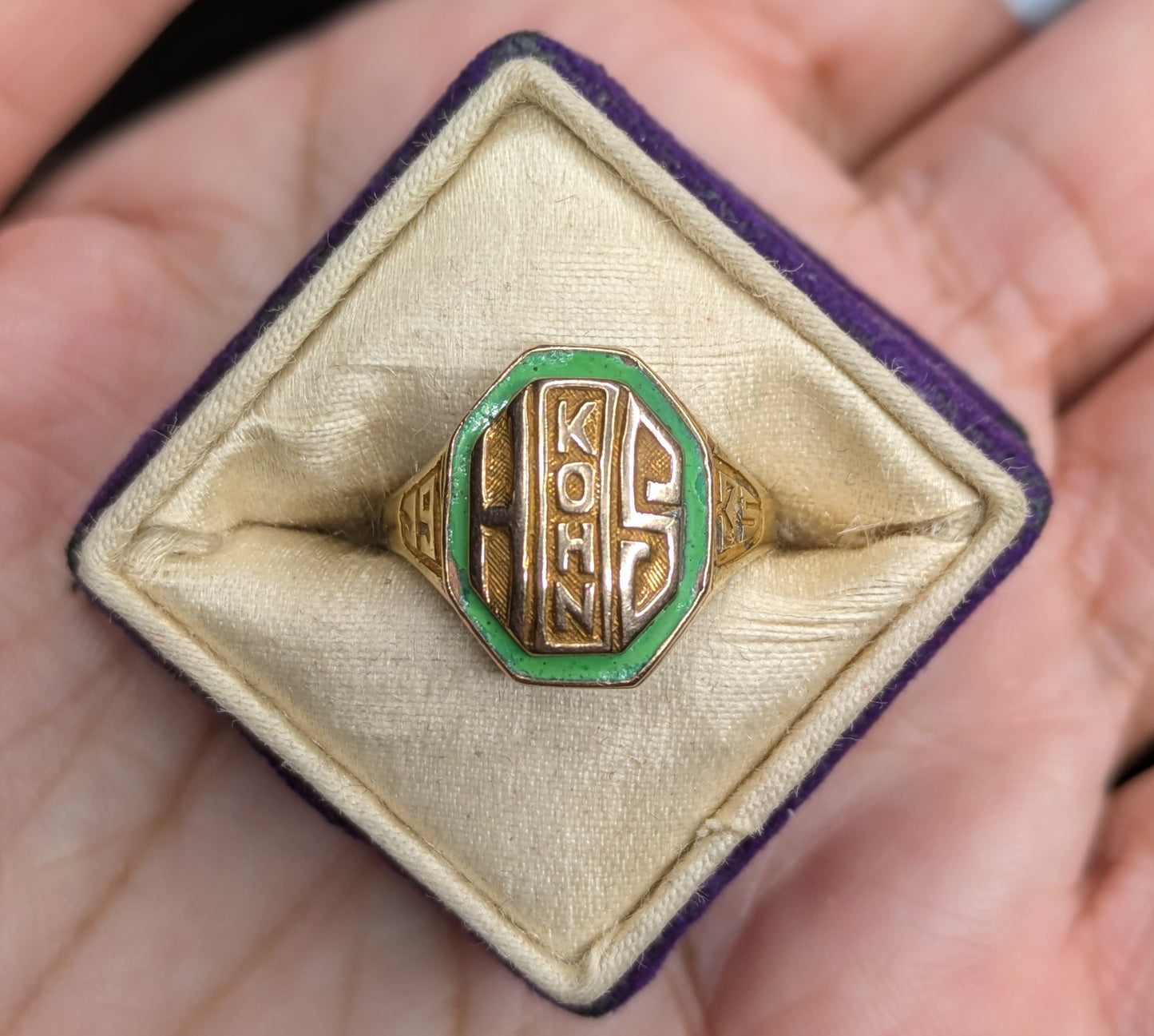 10k Green Enamel Signet Style Graduation Ring