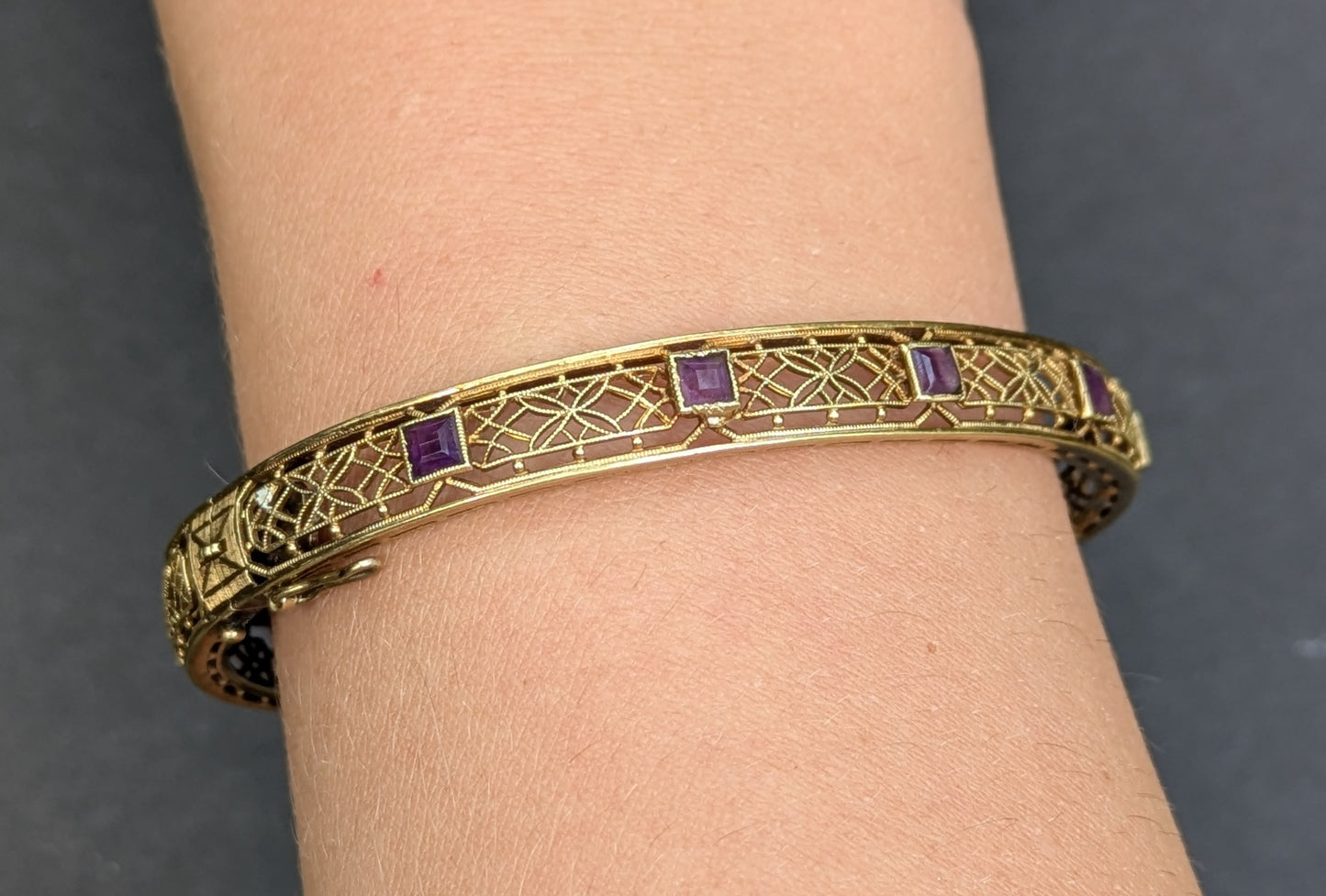 14k 1930's Filigree Bangle/ Bangle with Amethyst