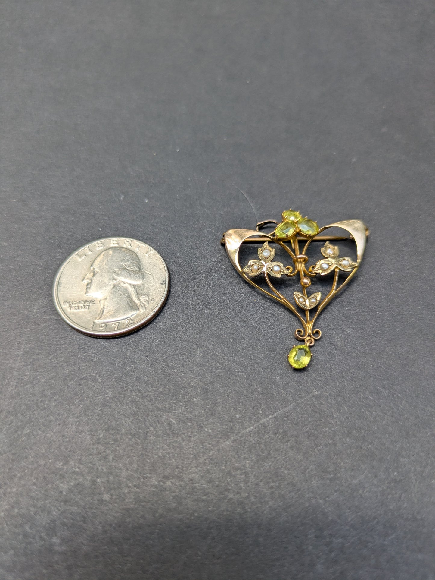 Art Nouveau 15kt Peridot and Seed Pearl Pendant/Brooch