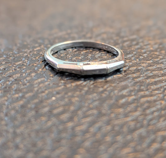 14k 1930's White Gold Beveled Band