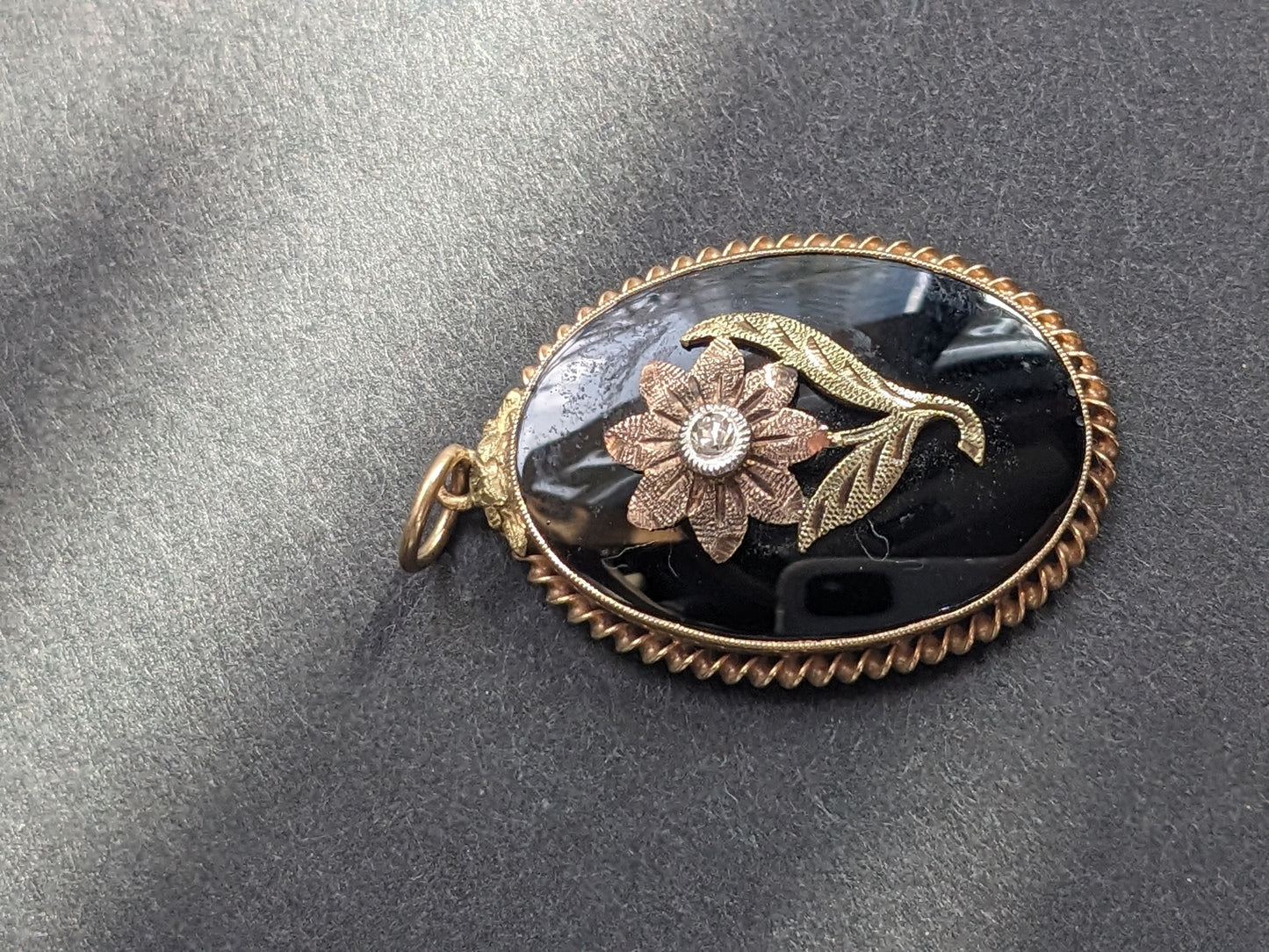 14k 3 colors of gold flower pendant