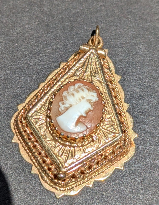 1950's 14k Cameo Locket ki