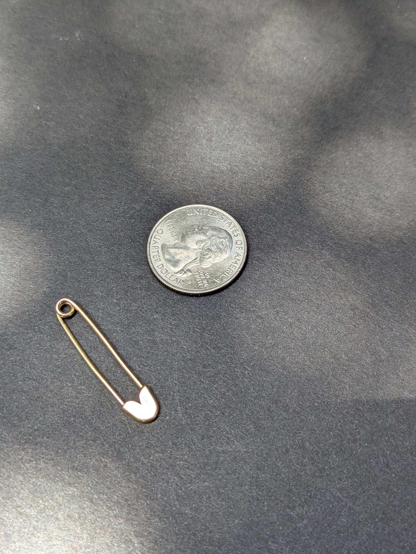 14kt Mid Sized Safety Pin