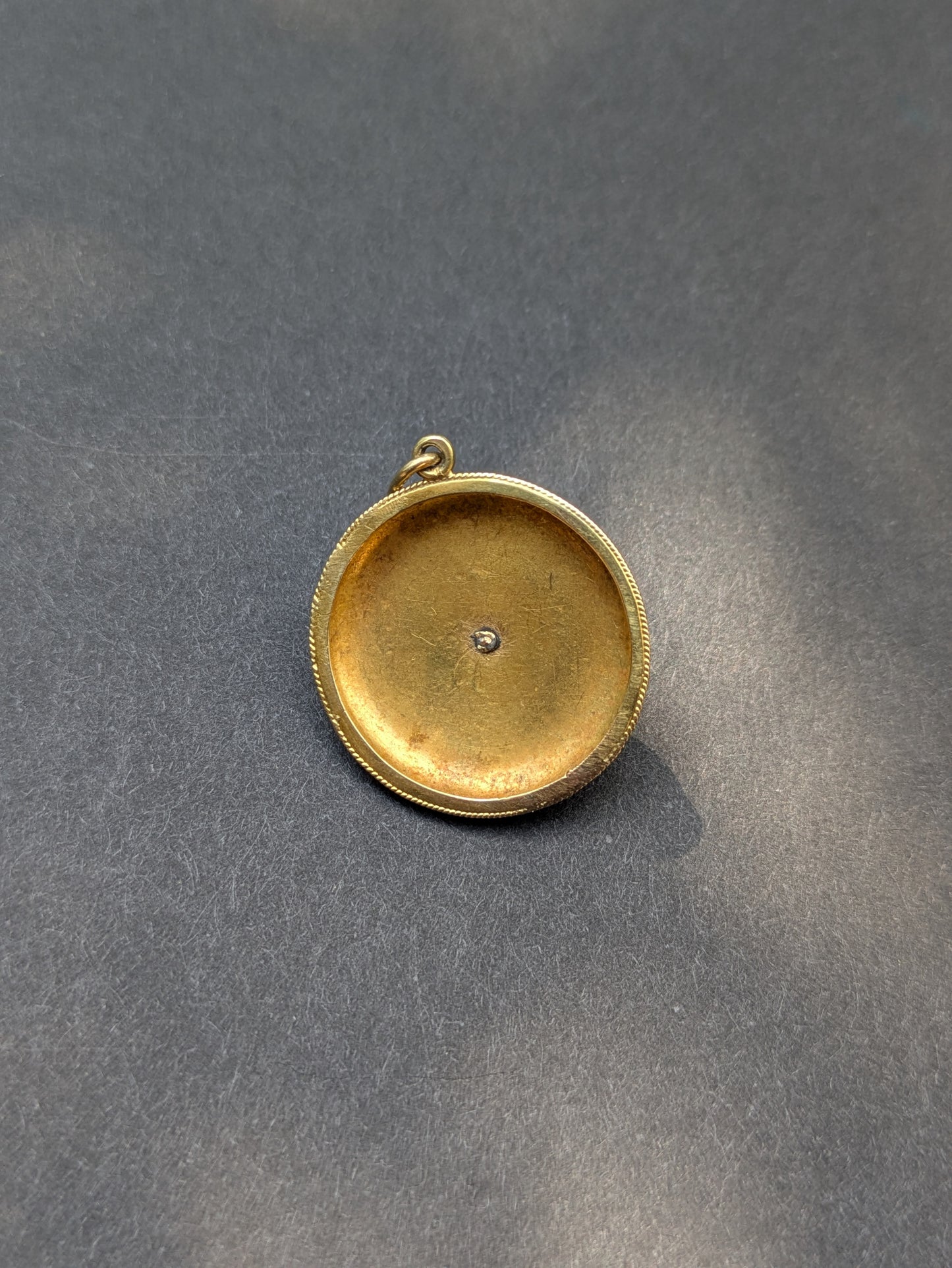 14kt Chantile Disk Gold Pendant