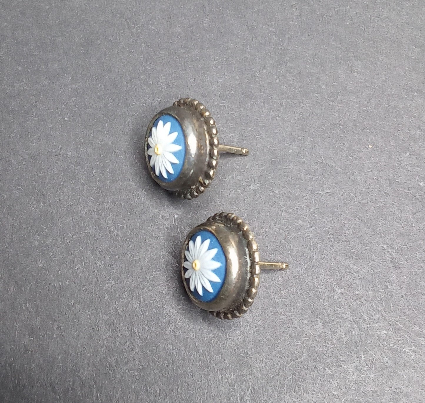 Sterling Wedgewood Daisy Earrings