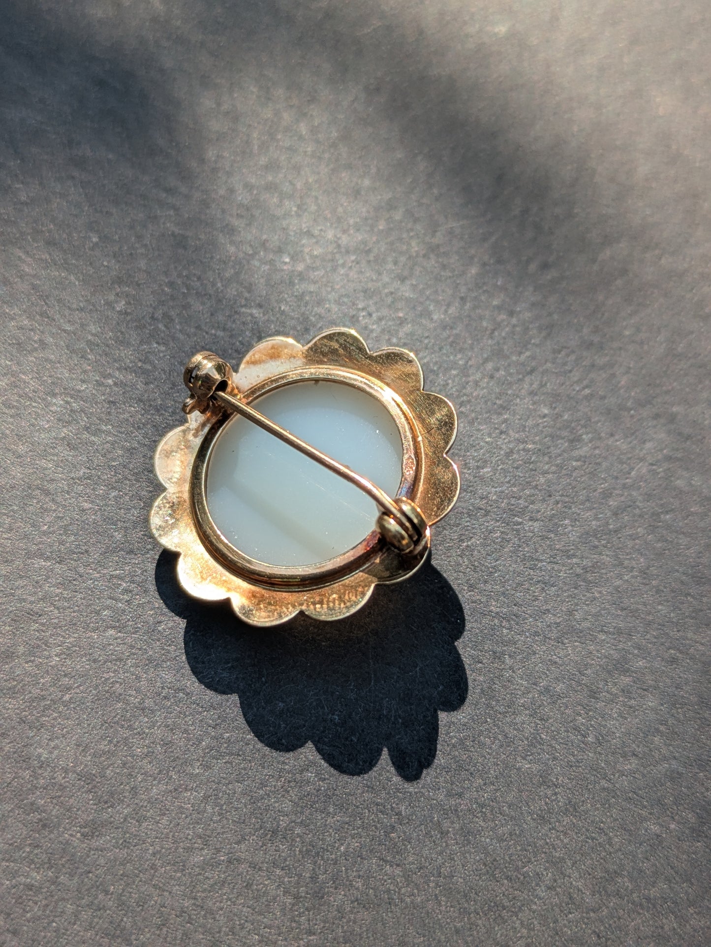 14kt Dutch White Jade Brooch