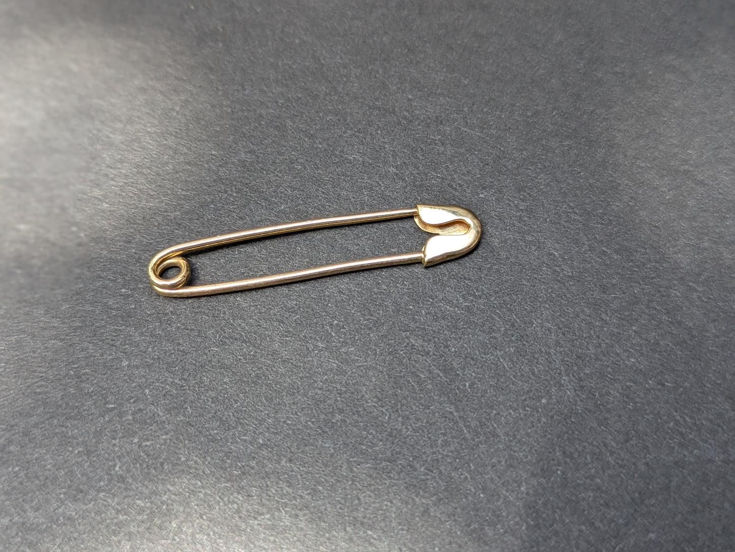 14kt Mid Sized Safety Pin
