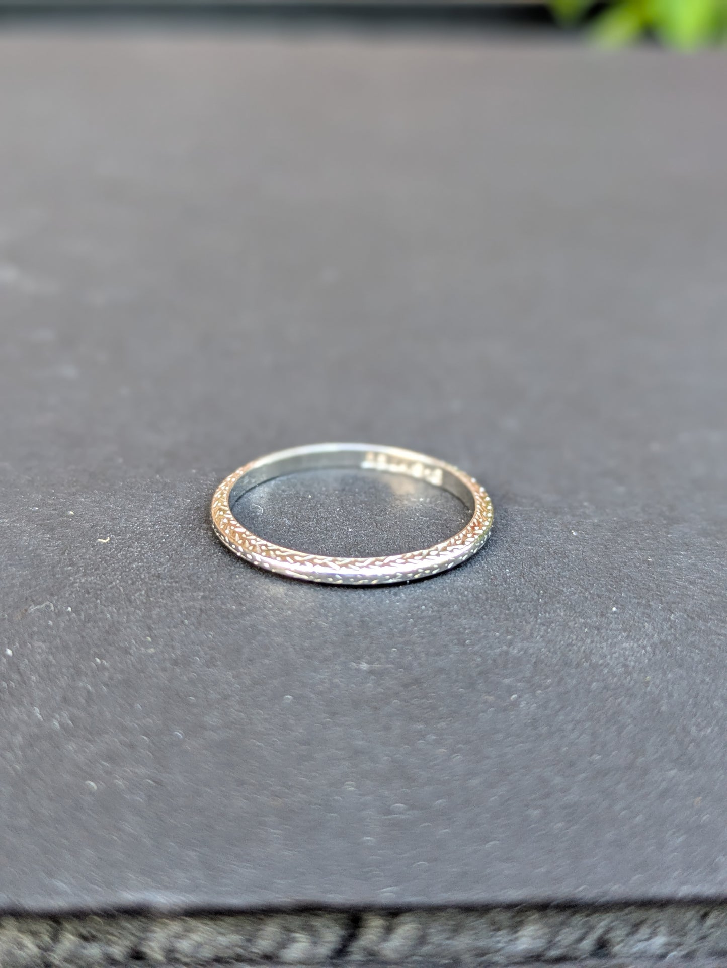 Belais 18k White Gold Engraved Band