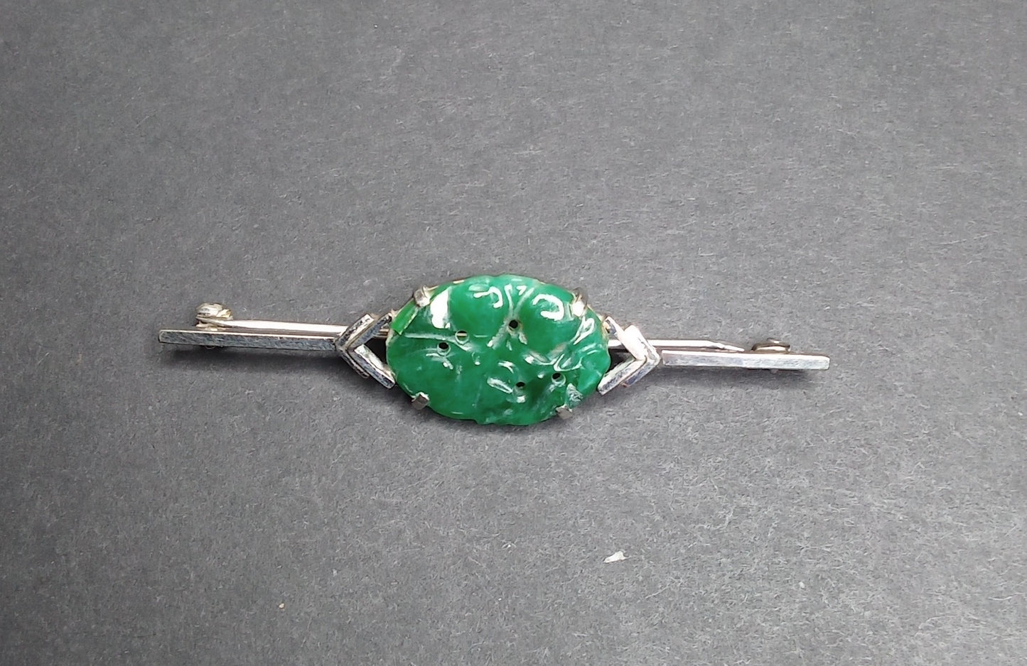 Art Deco White Gold Carved Green Jade Brooch