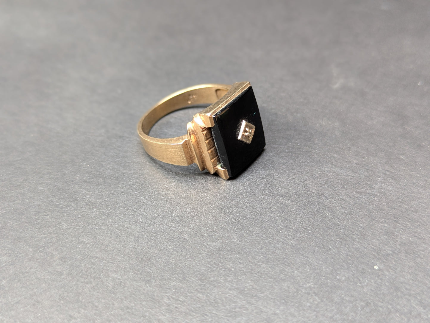 10kt Onyx and Diamond Signet Ring
